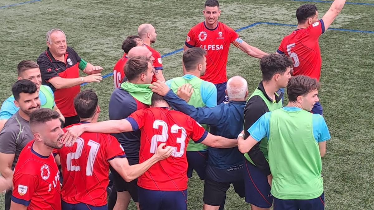 Los jugadores de la UE Tavernes celebran el 1-0 ante el Benigànim CF el pasado sábado