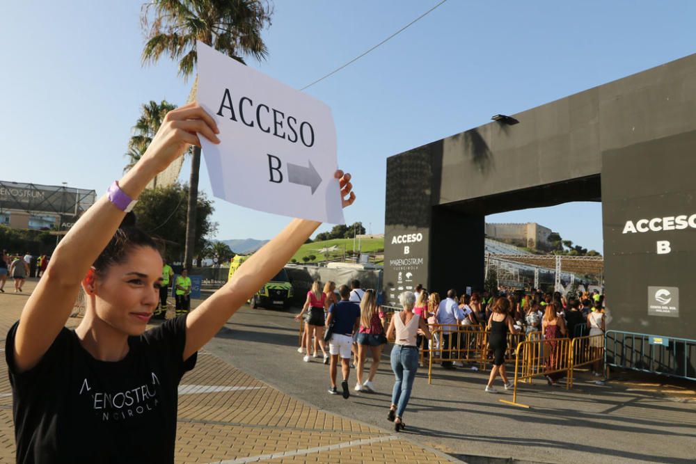 Gran expectación ante el único concierto de Jennifer Lopez en España. Se han formado largas colas hasta la apertura de las puertas del recinto del Marenostrum Castle Park, escenario del concierto.