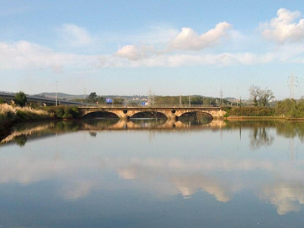 Puente de San Salvador, sobre la ría de Solía