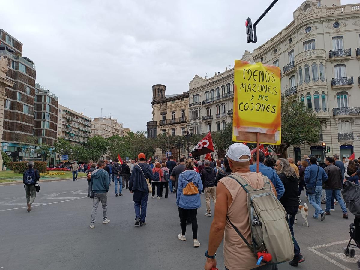 Un cartel contra Mazón durante la manifestación.