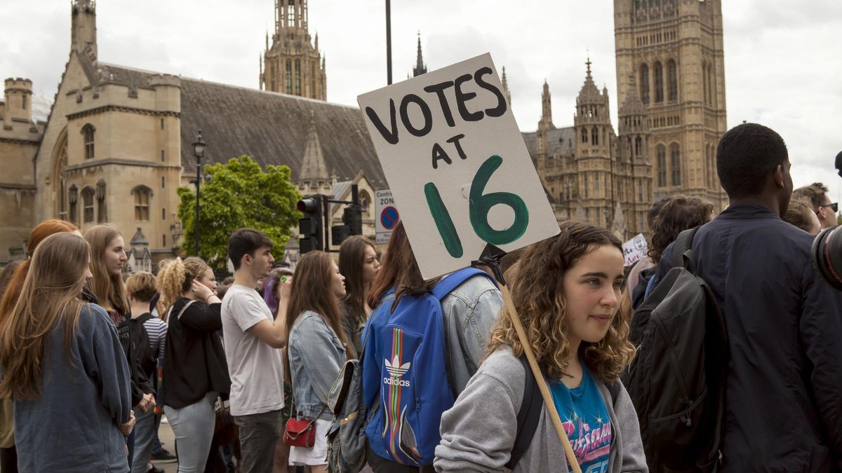 Jóvenes piden en Londres la reducción del voto a los 16 años.