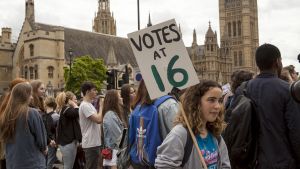 Jóvenes piden en Londres la reducción del voto a los 16 años.