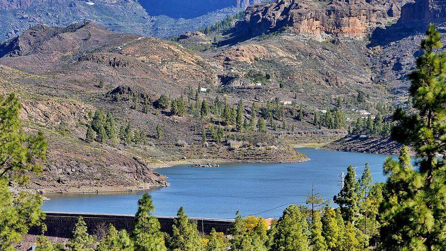 Vista de la presa de Chira