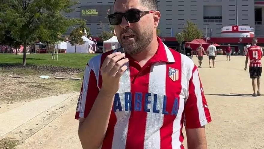 La afición del Atlético no perdona a Julián ni en el derbi