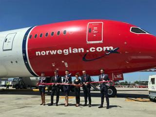 IAG entra en el capital de Norwegian y estudia hacer una oferta para comprarla