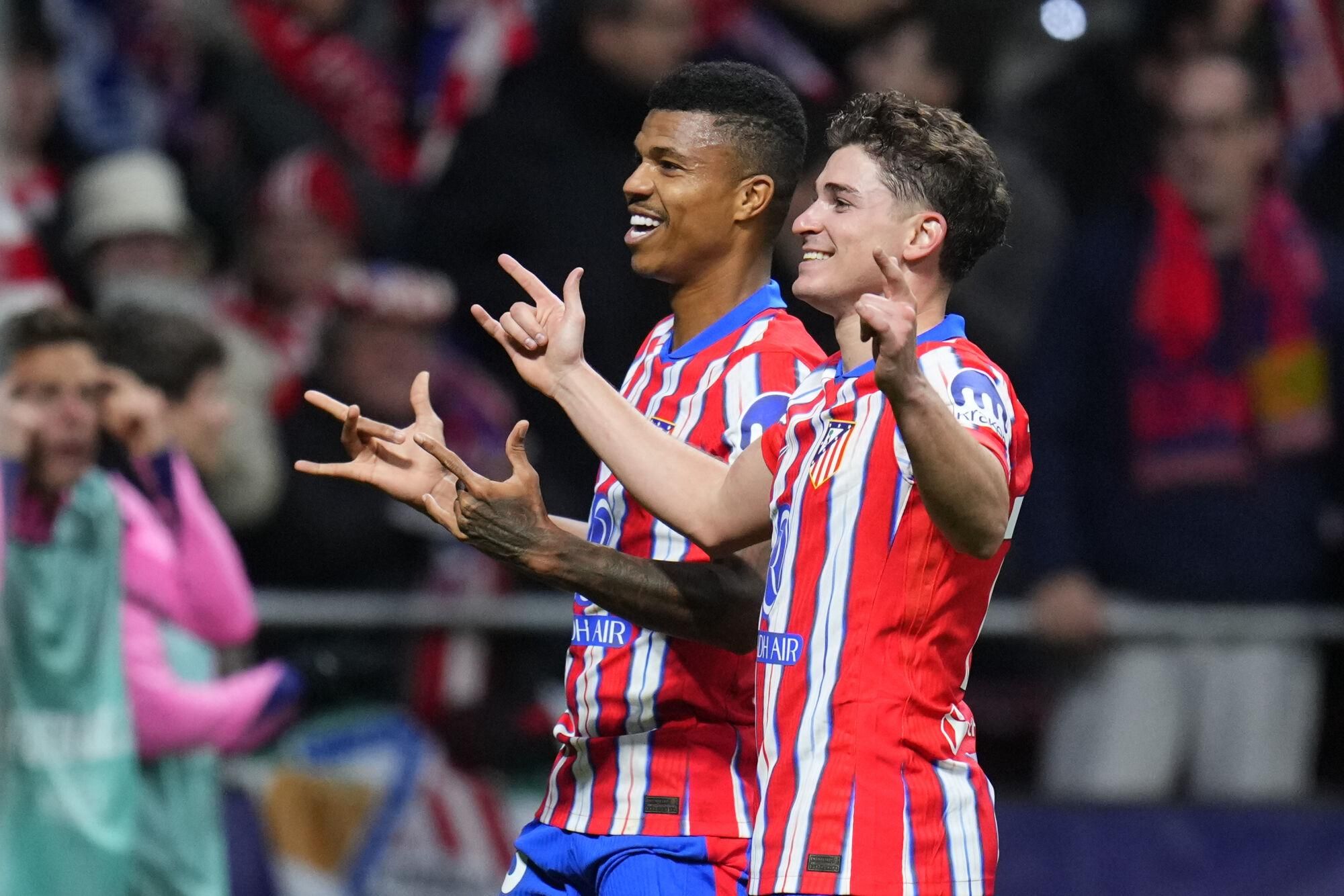 Atletico Madrid's Julian Alvarez, front, celebrates after scoring his side's 2nd goal against Bayer 04 Leverkusen during a Champions League opening phase soccer match at the Riyadh Air Metropolitano stadium in Madrid, Spain, Tuesday, Jan. 21, 2025. (AP Photo/Manu Fernandez). EDITORIAL USE ONLY / ONLY ITALY AND SPAIN