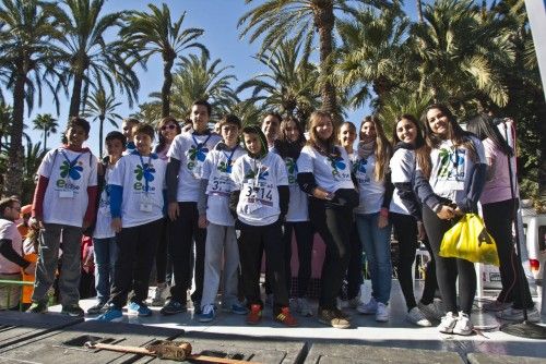 Más de 6.500 corredores participan en la IX edición de la carrera contra el cáncer de mama organizada por AMACMEC