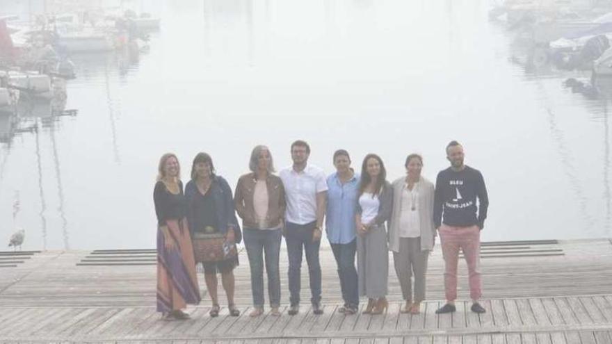 Participantes en la presentación del festival Mar de Mares, ayer en los muelles.