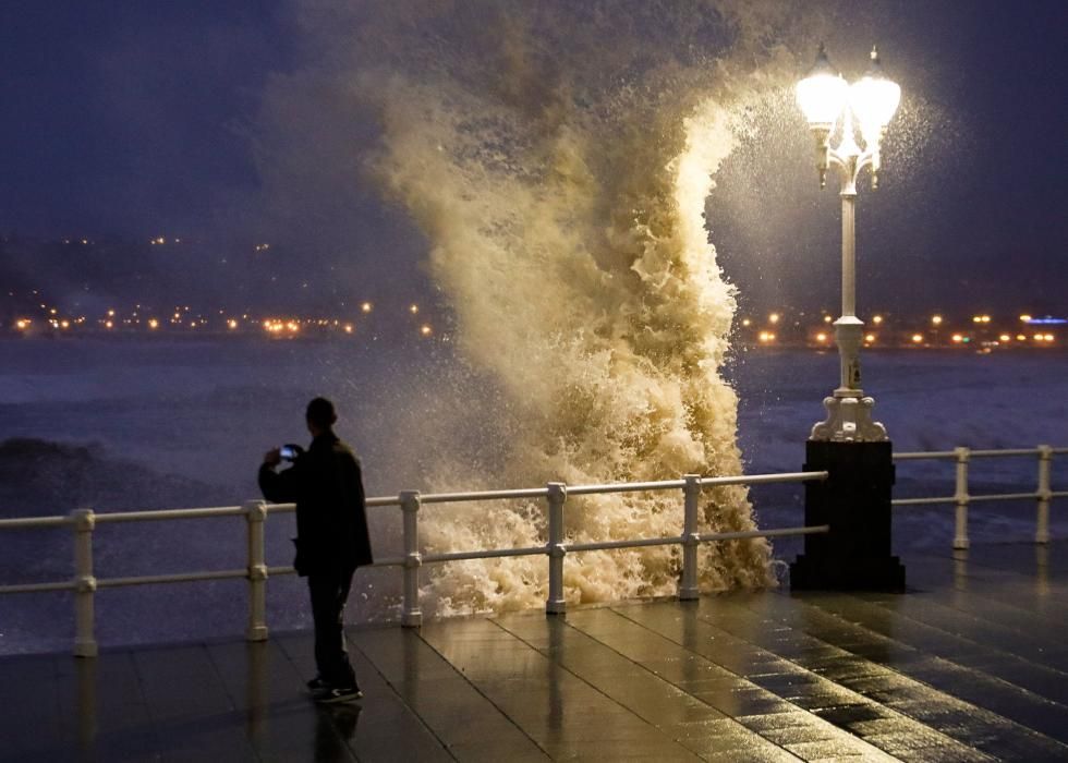 Oleaje en Gijón