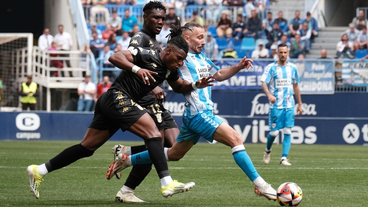 Málaga CF y AD Ceuta, firmes candidatos a jugar el play off de ascenso a Segunda.