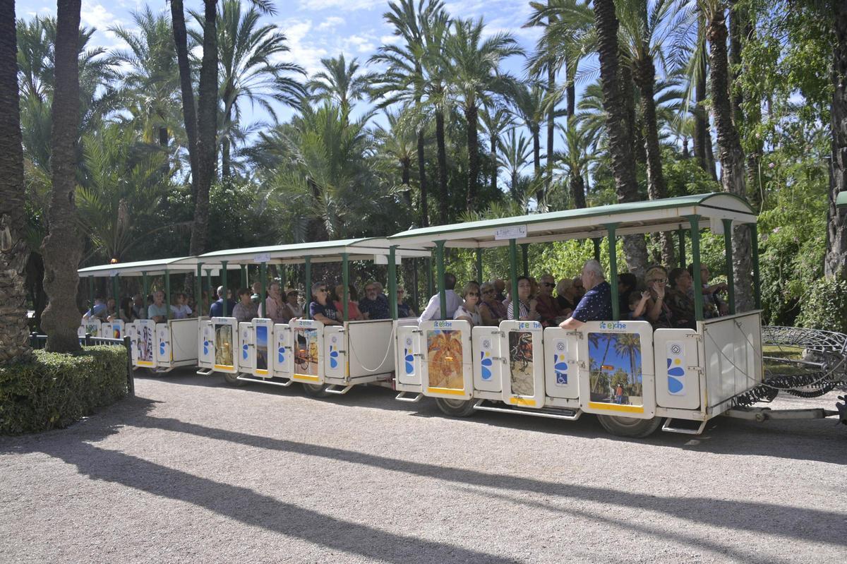 El tren turístico por el Parque Municipal