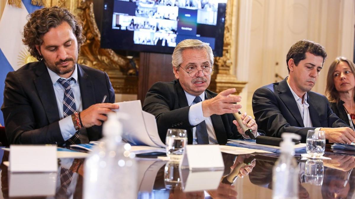 El presidente argentino, Alberto Fernández, en el centro de la imagen.