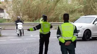Cazados 76 conductores drogados o bebidos al volante en Ibiza: la Guardia Civil imputa delitos a diez de ellos