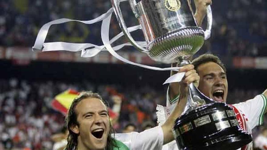 Capel y Lolo celebran la victoria del Sevilla en la Copa del Rey.