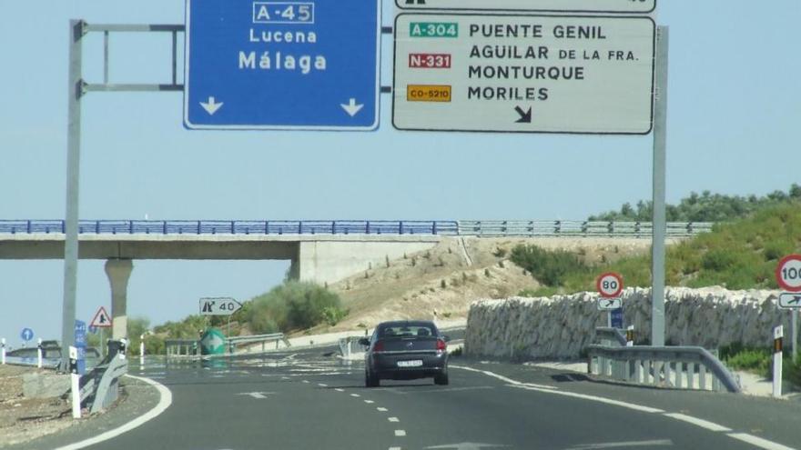 La Guardia Civil investiga el apedreamiento a conductores en la A-45 en Montilla