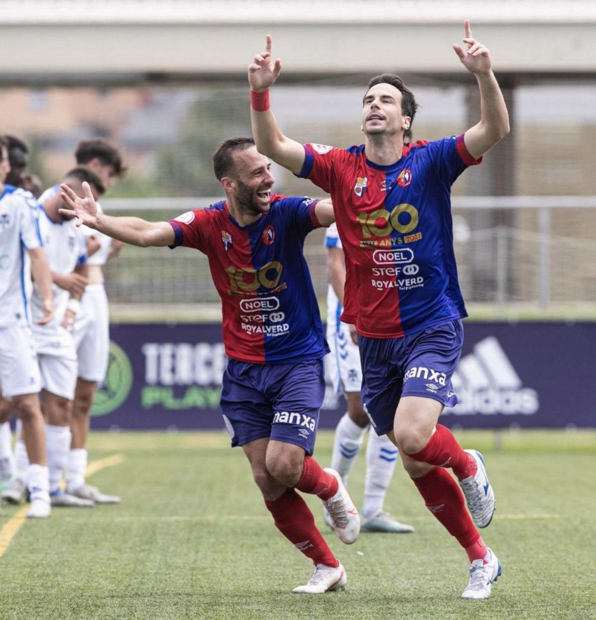 Sergi Arranz, a l’esquerra, en plena celebració