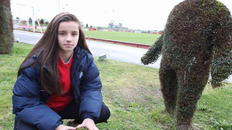 Noelia Fernández, en la Escuela de Fútbol de Mareo.