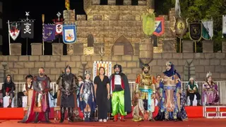 Trajes clásicos o atrevidos: Así ha sido la presentación de cargos de los Moros y Cristianos de Oliva