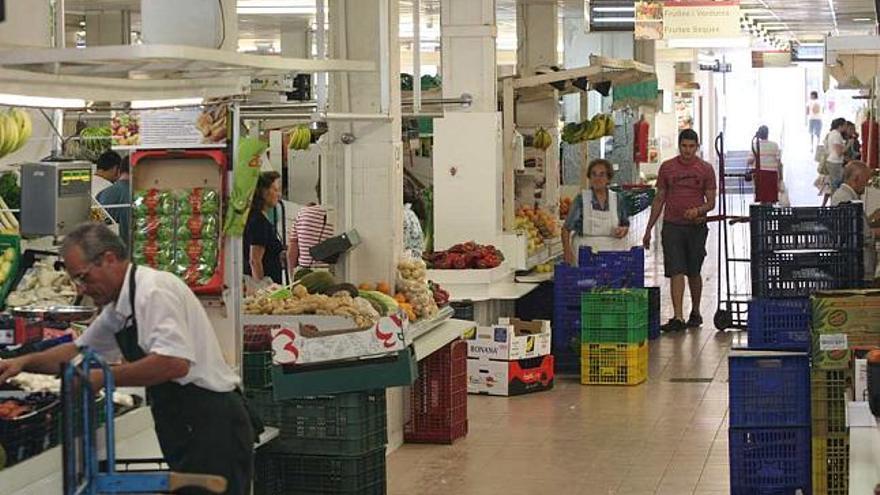 Interior del Mercado Central de Elche, que el Ayuntamiento tiene en estudio reformar para modernizarlo