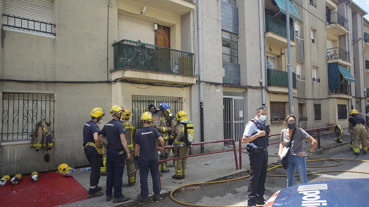 Incendi de gravetat en un pis de Salt