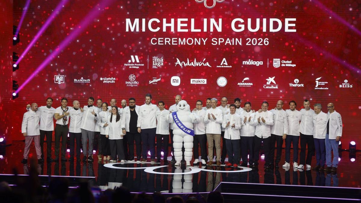 Foto de grupo de todos los galardonados con una Estrella Michelin. | EFE/JORGE ZAPATA