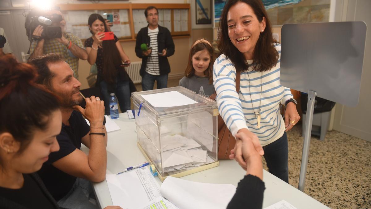 La alcaldesa Inés Rey votó en Zalaeta.