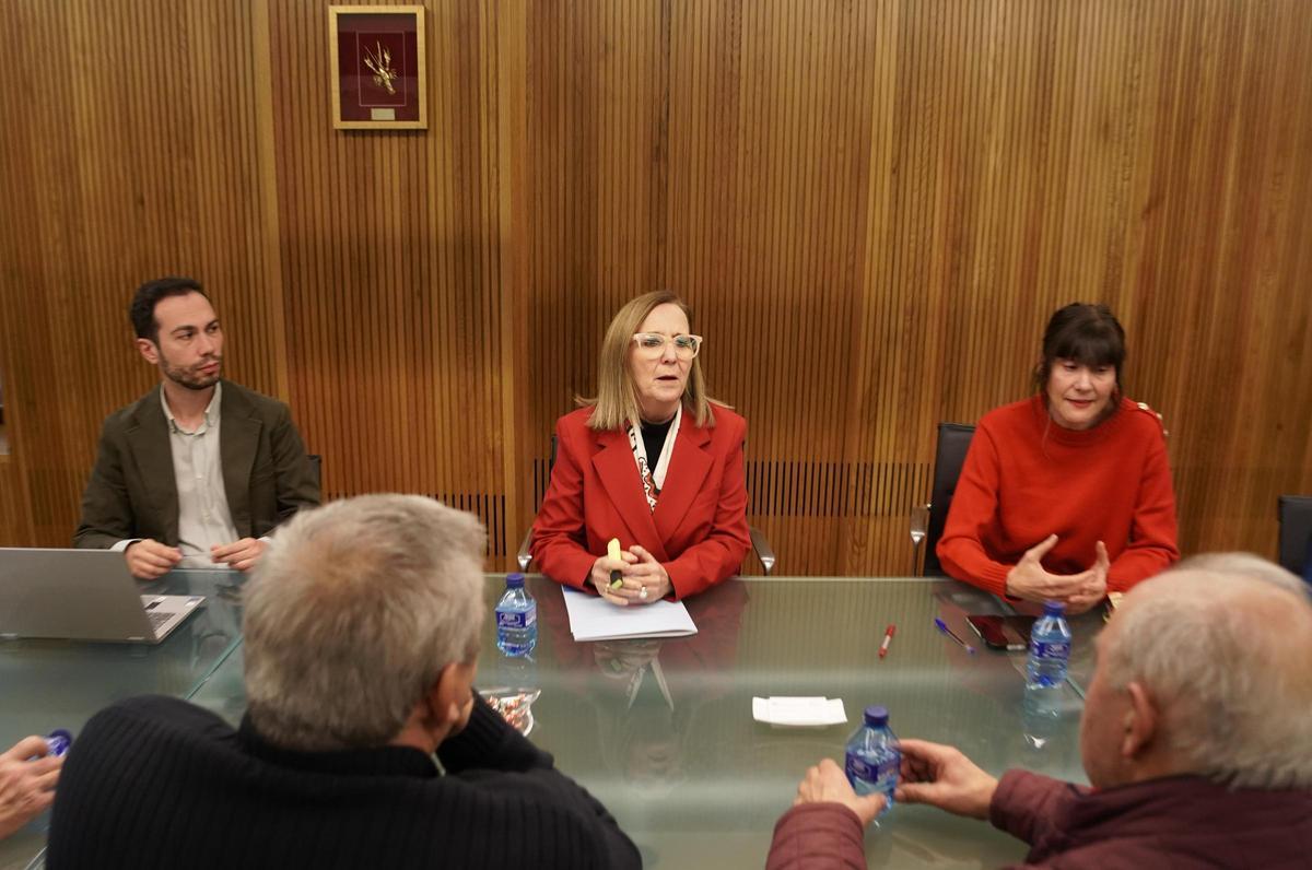 La presidenta de la CHD, María Jesús Lafuente, durante la reunión con los representantes de los Regantes del Páramo Bajo.