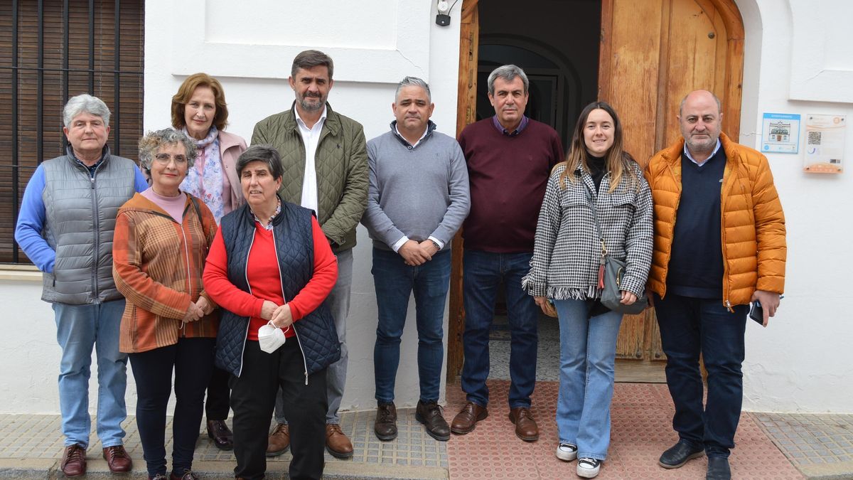 Representantes de los cuatro ayuntamientos y de la oenegé Amigos de Ouzal.