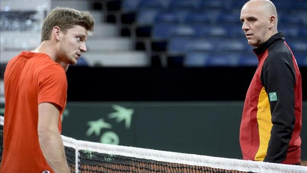 David Goffin junto a su capitán Johan van Herck en un entrenamiento en Gante