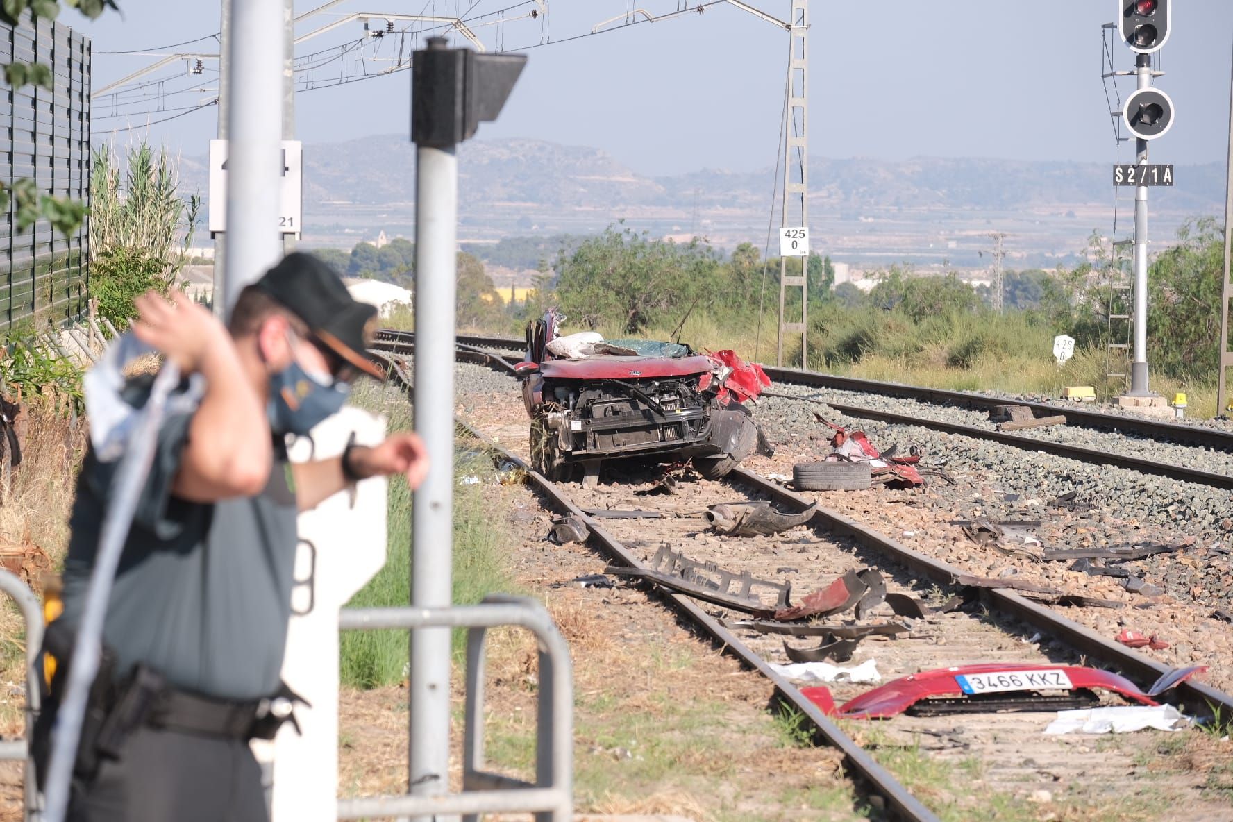 Accidente mortal en Novelda: un tren arrolla a cuatro personas que viajaban en un coche