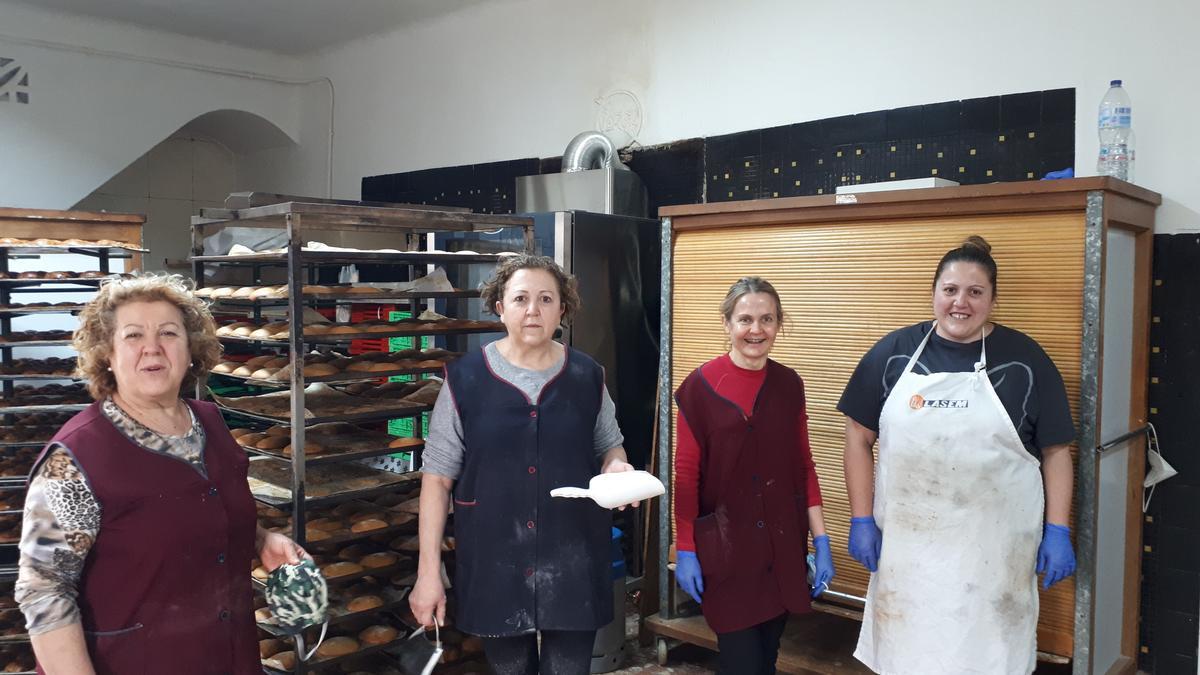 Josefa, Paquita y las  Maru’s (María Eugenia, tía y sobrina) regentan el Horno de las Nona’s.