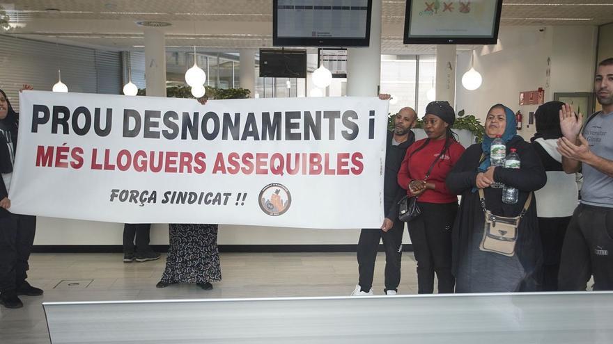 Protesta a la seu de la Generalitat a Girona en contra els desnonaments.
