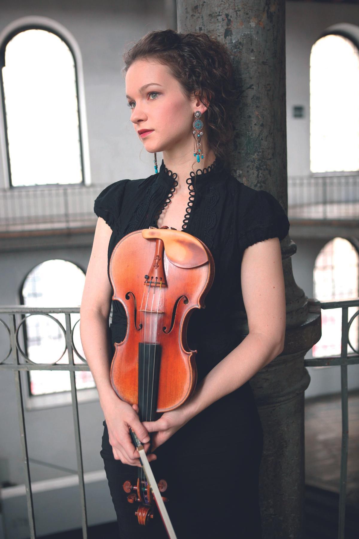 Die virtuose Violinistin Hilary Hahn.
