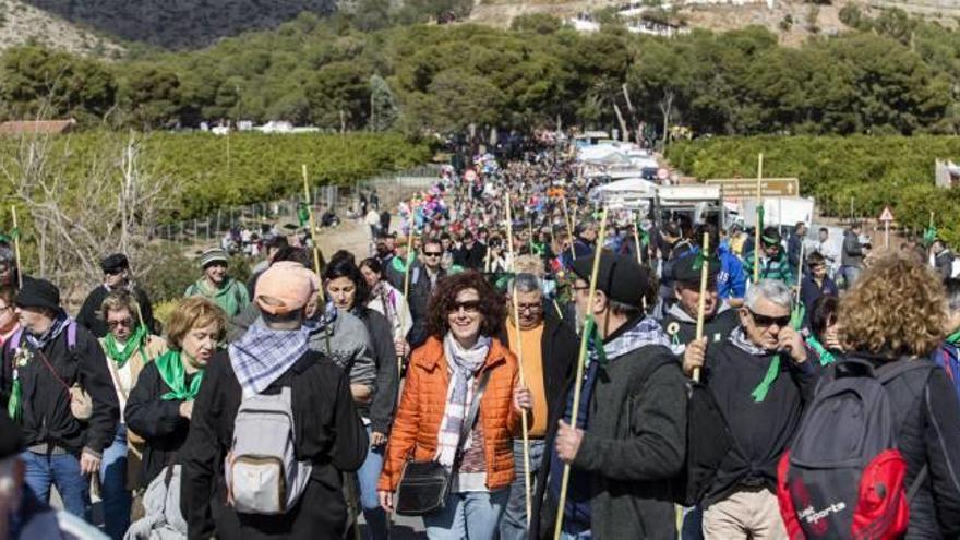 Cerca de 100.000 personas en la Romería de les Canyes