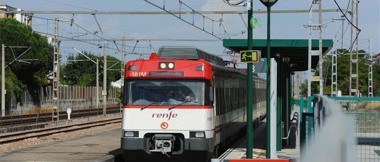 Imagen de archivo de un tren detenido en la estación de Palma del Río.