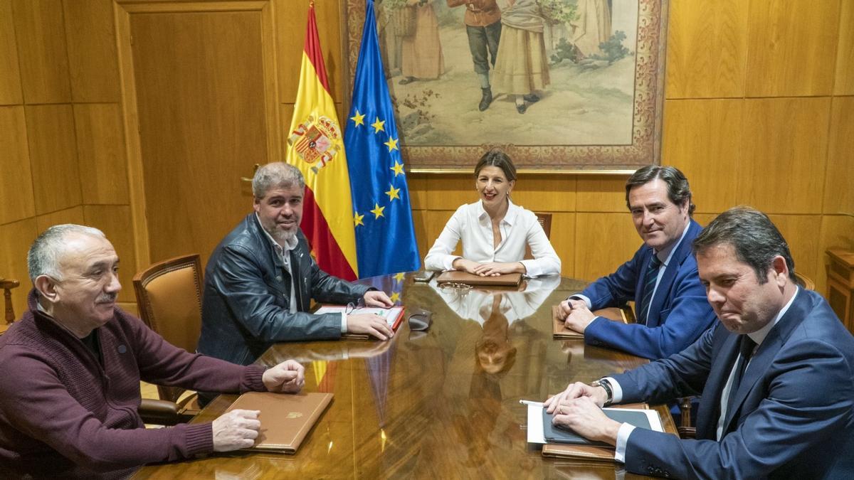 Mesa de negociación para la reforma laboral.