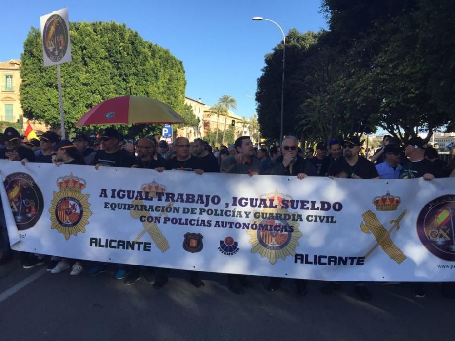 Agentes de Alicante en la protesta de Murcia.