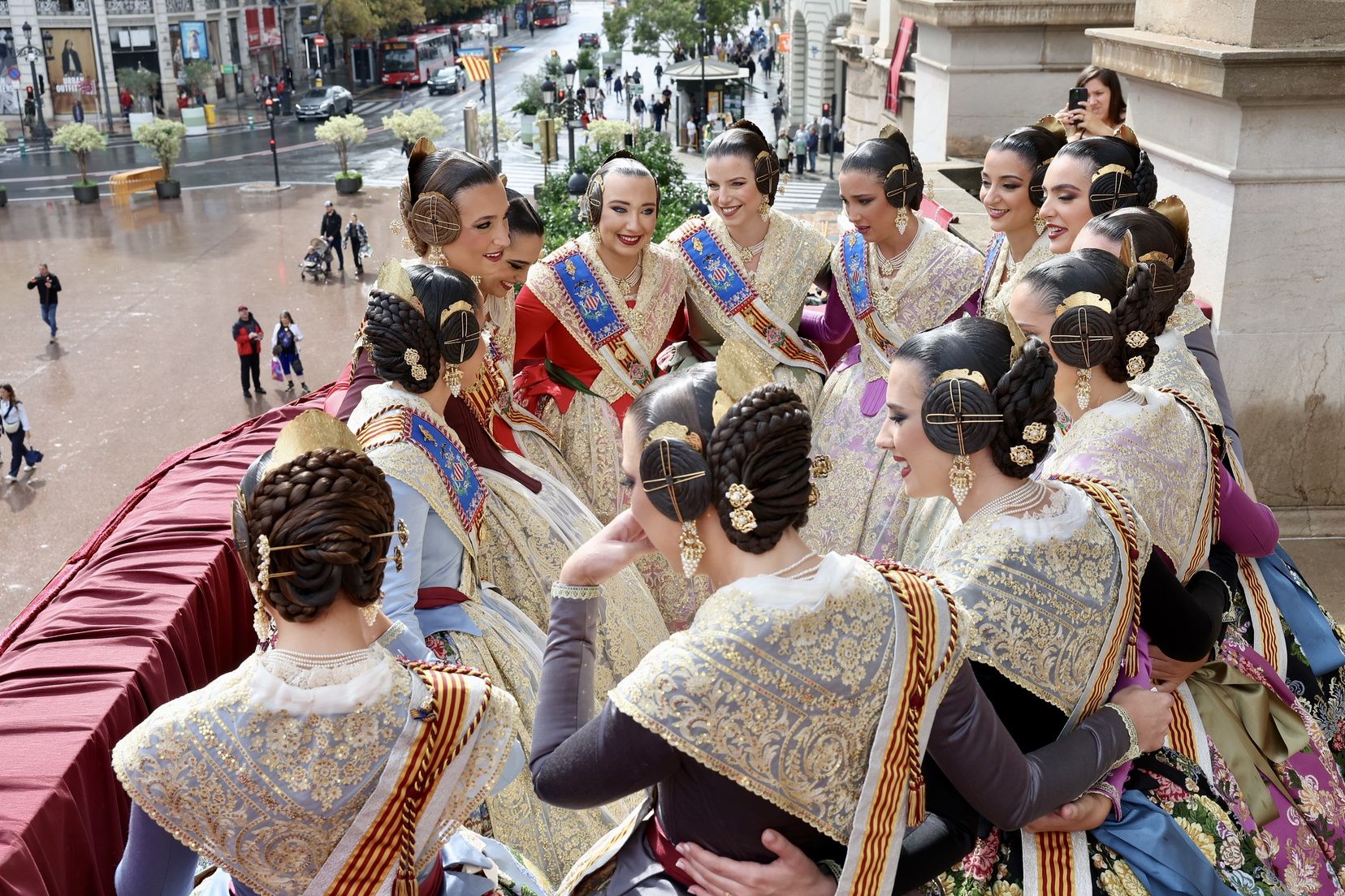 Balcón y "mocaorà" en la despedida de Berta Peiró y la corte 2025