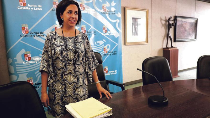 Esther Felipe, jefa de Fomento en Zamora, ayer en la Delegación Territorial de la Junta.