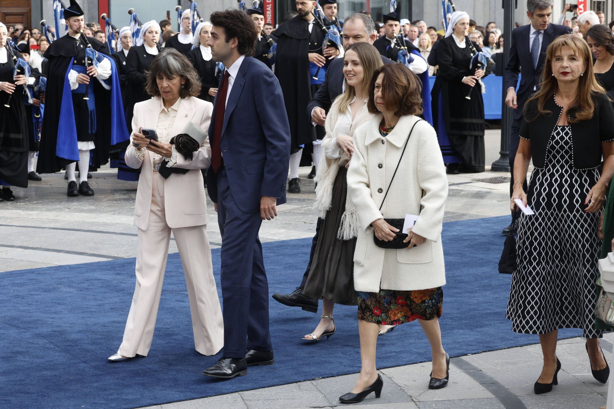 Así fue la llegada de los invitados a los premios "Princesa de Asturias" y su paso por la alfombra azul
