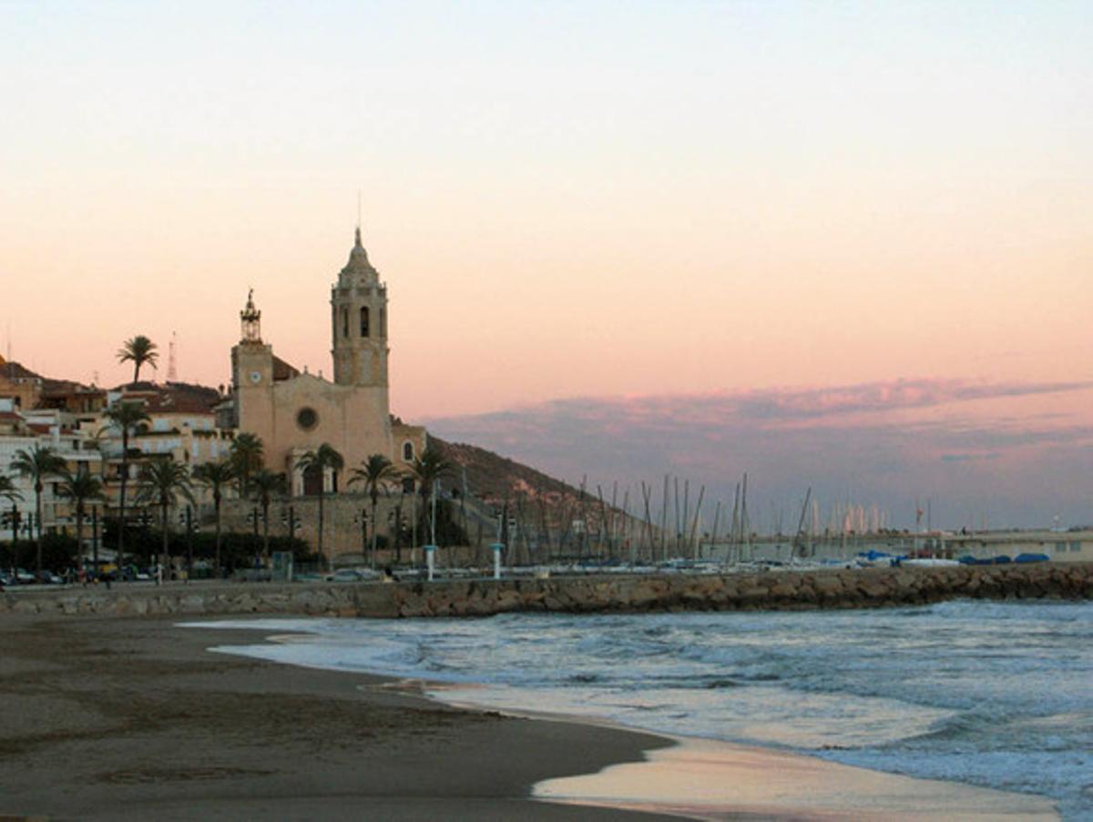 Sitges és un dels pobles més turístics del litoral barceloní.