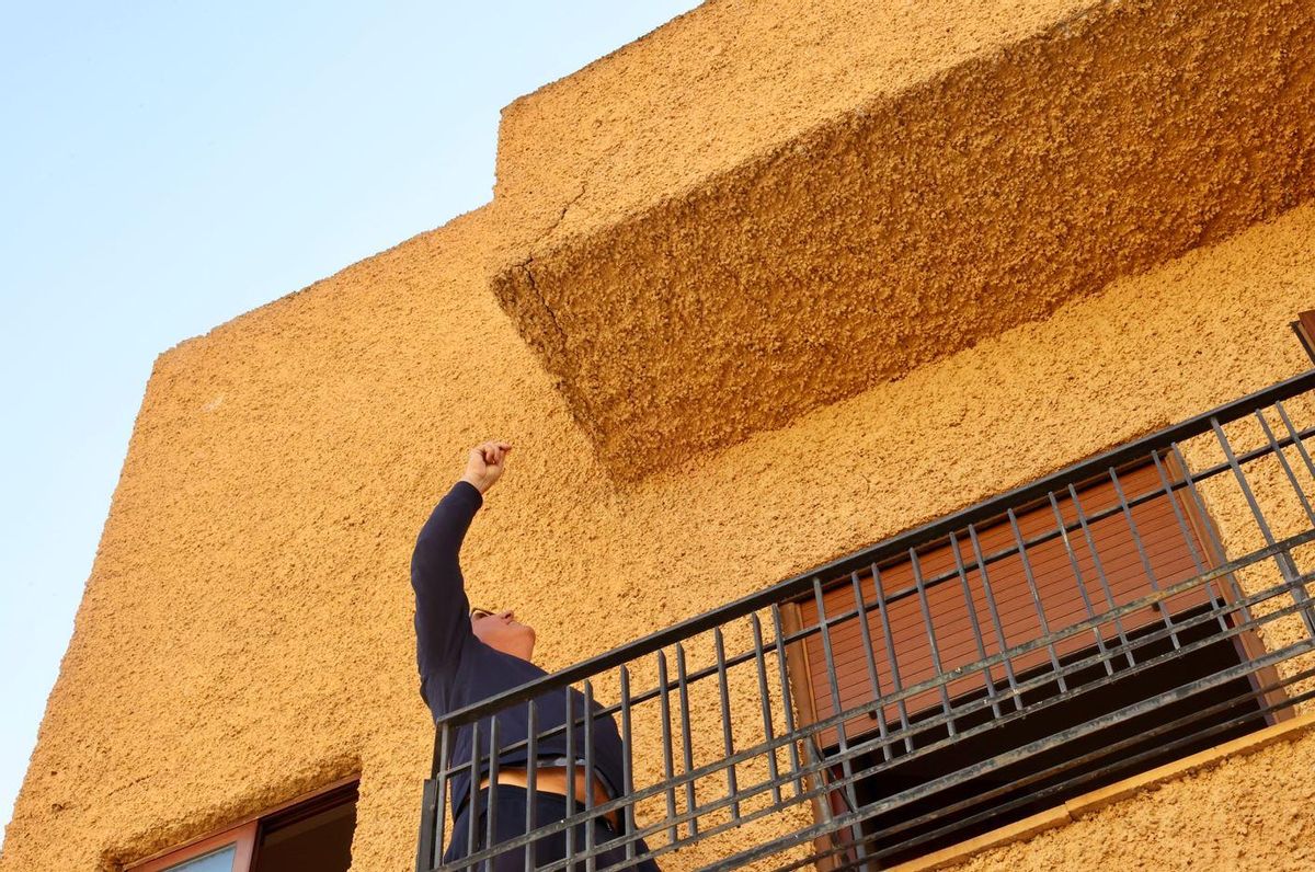 Las grietas están presente tanto en el interior como en el exterior de las casas afectadas.