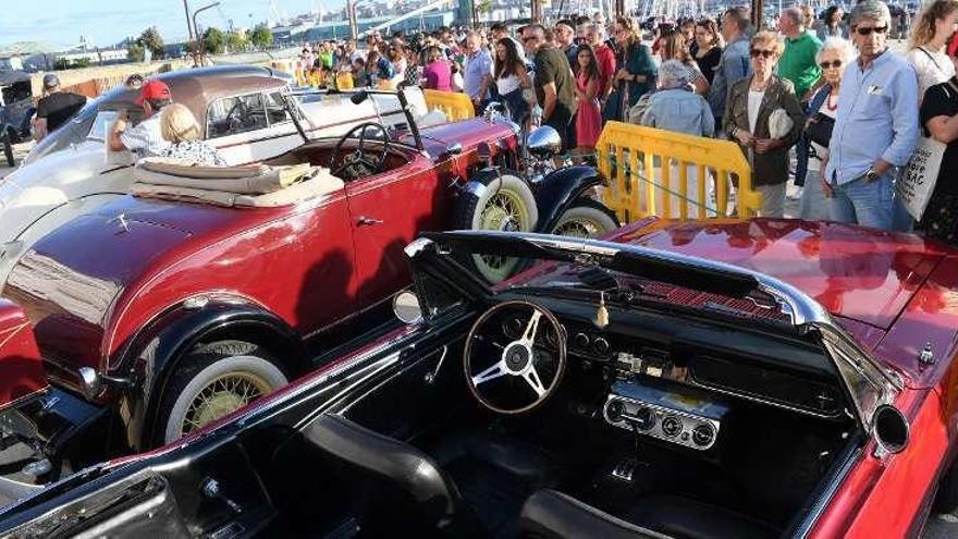 Concentración de automóviles históricos en O Parrote.