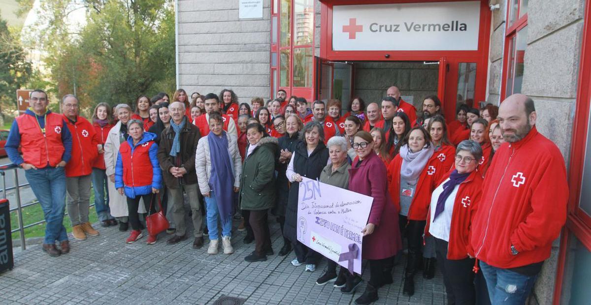Concentración en Cruz Roja.
   |  Iñaki Osorio