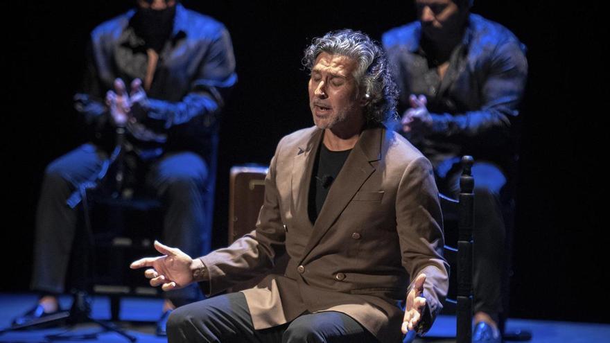 Arcángel sacia el hambre de cante en el Teatro Lope de Vega