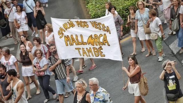 Identificar a «Mallorca» con el «paraíso» se ha vuelto un sarcasmo. | MANU MIELNIEZUK