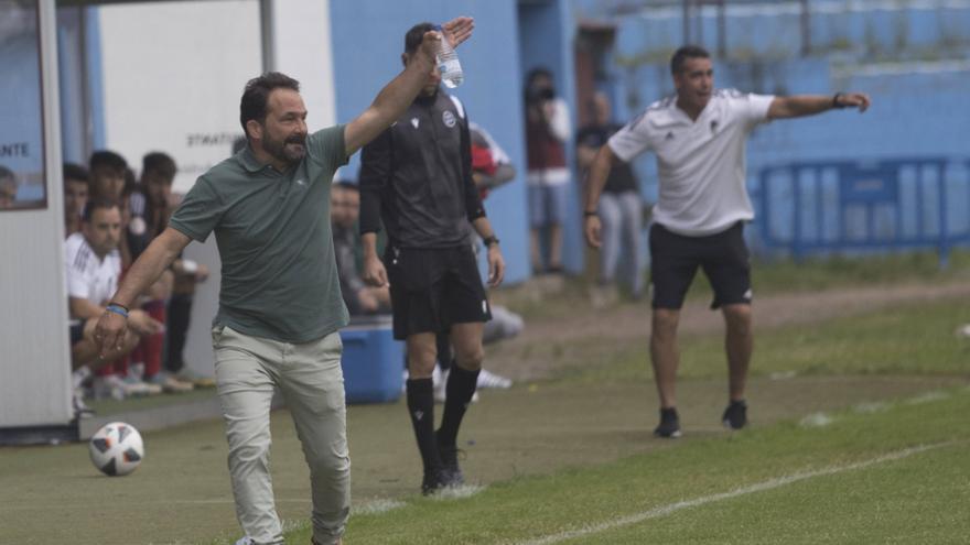 El Avilés confirma la continuidad del entrenador Emilio Cañedo para la próxima temporada