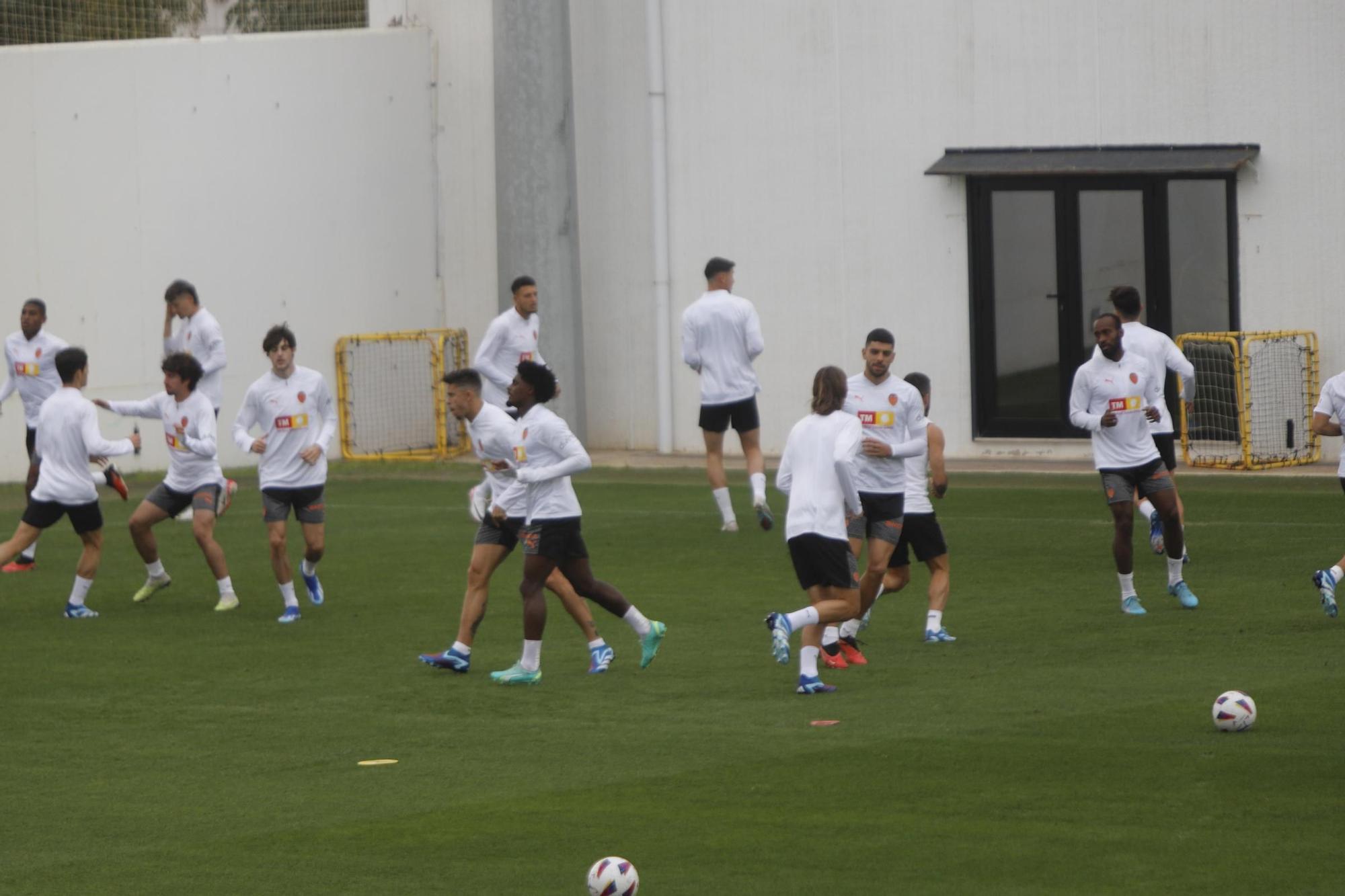 El Valencia CF se prepara para el partido de mañana frente al Cádiz