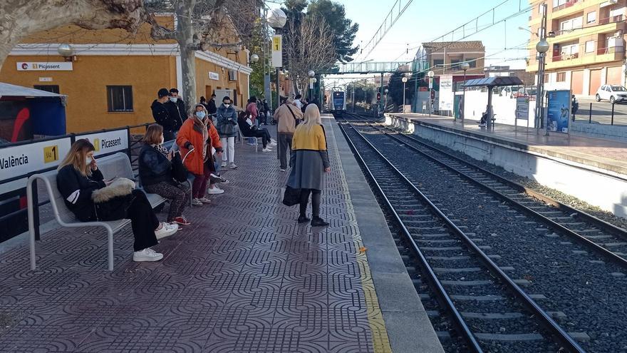 Las obras en el metro dejan todo el verano sin transporte público a cuatro urbanizaciones de Picassent