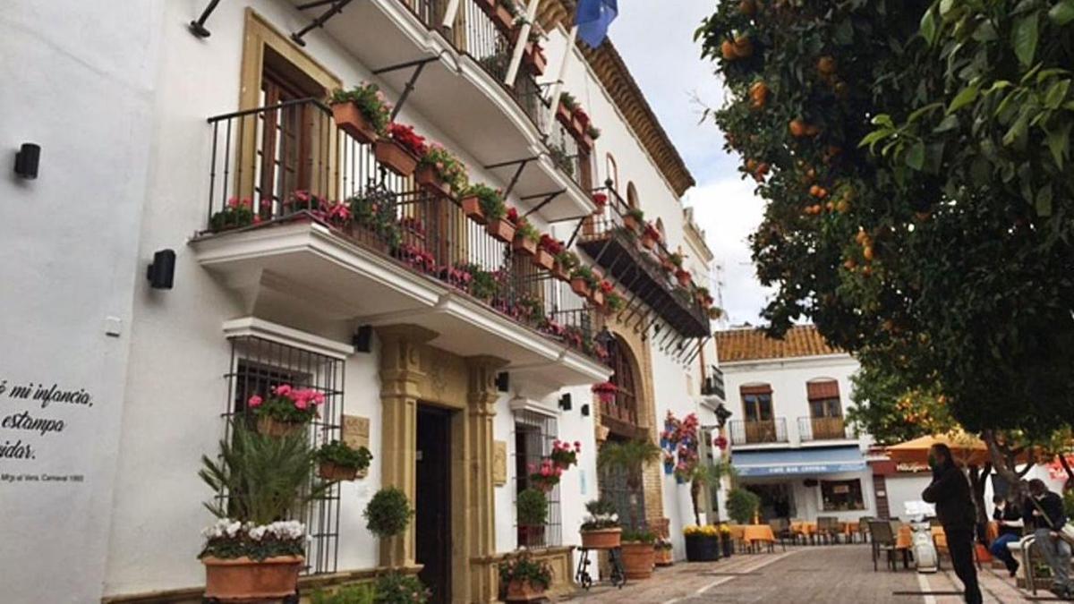 Fachada principal del Ayuntamiento de Marbella